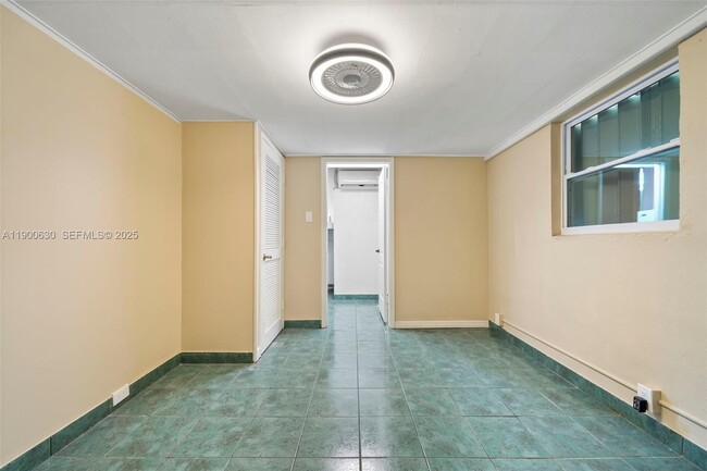 Building Photo - 6150 SW 15th St