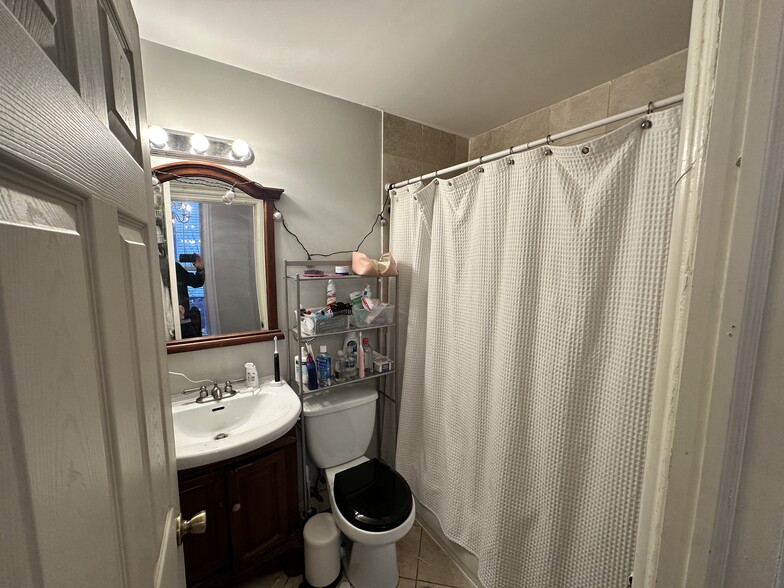 Building Photo - 135 Hillside St