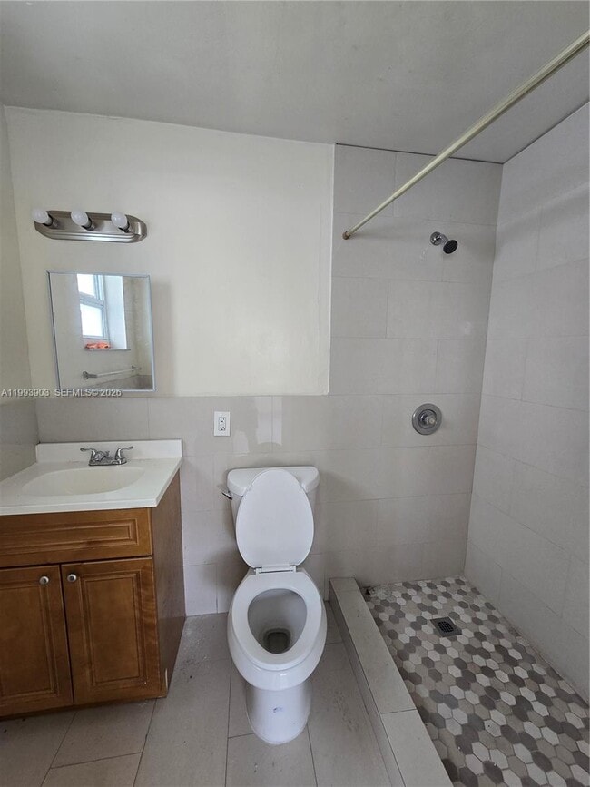 Building Photo - 2244 Madison St