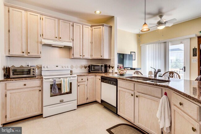 Building Photo - 6328 Dunman Way