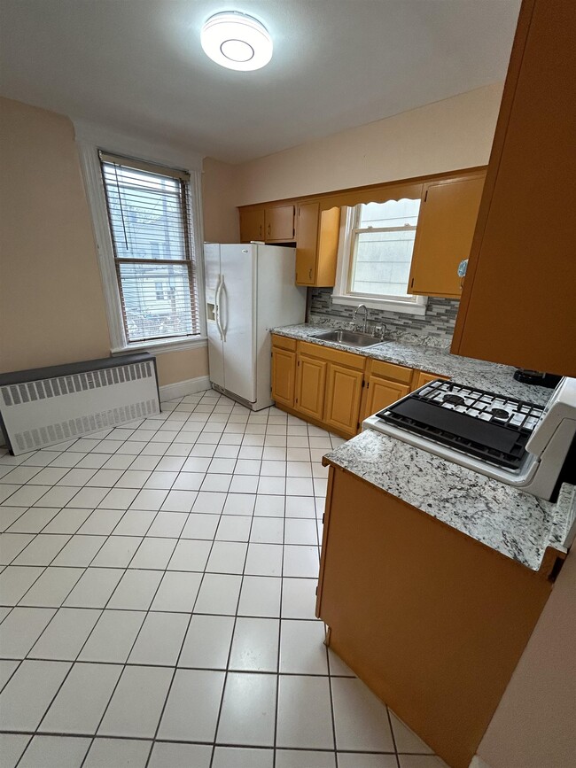 Building Photo - 364 WOODLAWN Ave