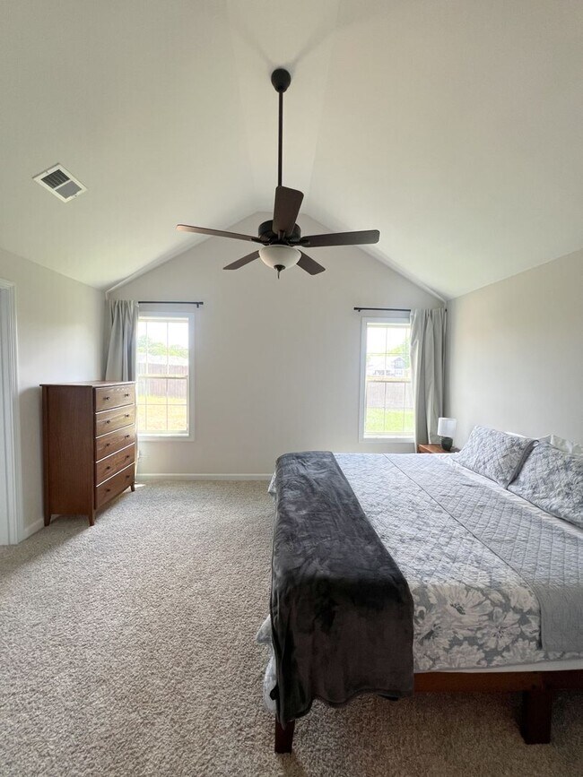 Building Photo - Charming Ranch-Style Home on a Large Corne...