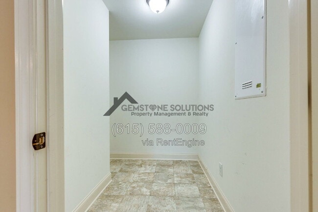 Building Photo - 2040 Bungalow Dr