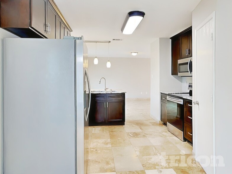 Building Photo - 637 Aqua Dr