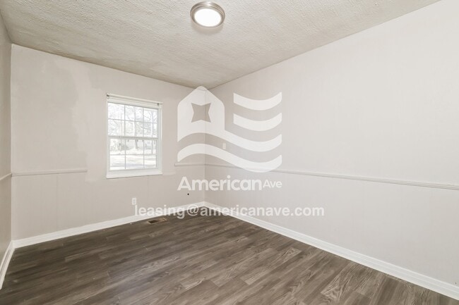 Building Photo - 2556 Paden St