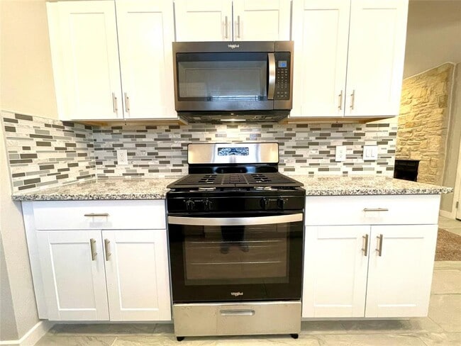 Building Photo - 703 Twin Oak Trail