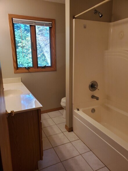 Building Photo - 2117 Fern Ln