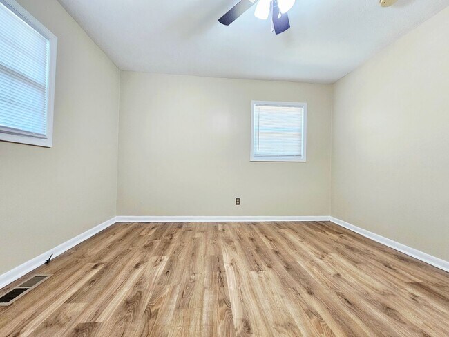 Building Photo - Updated Features