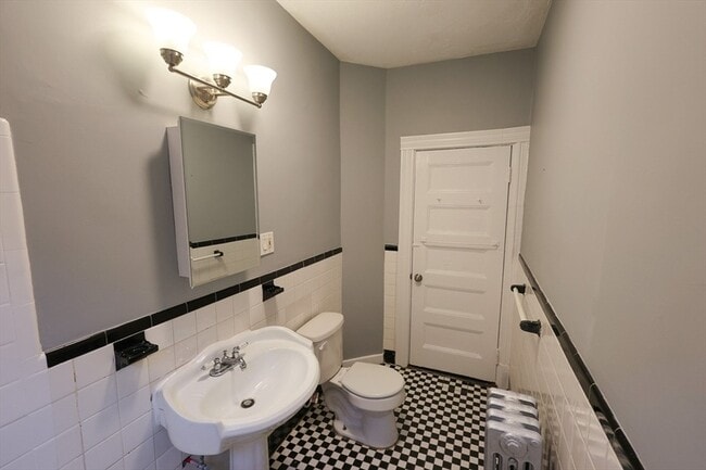 Building Photo - 14 Hartwell St