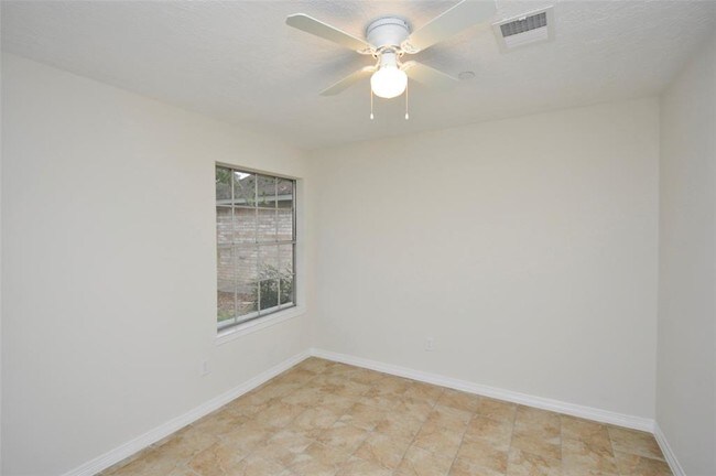 Building Photo - 15631 Fox Springs Dr