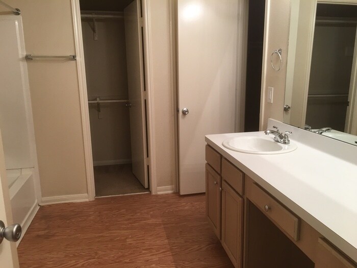 Building Photo - 10515 Berclair Dr