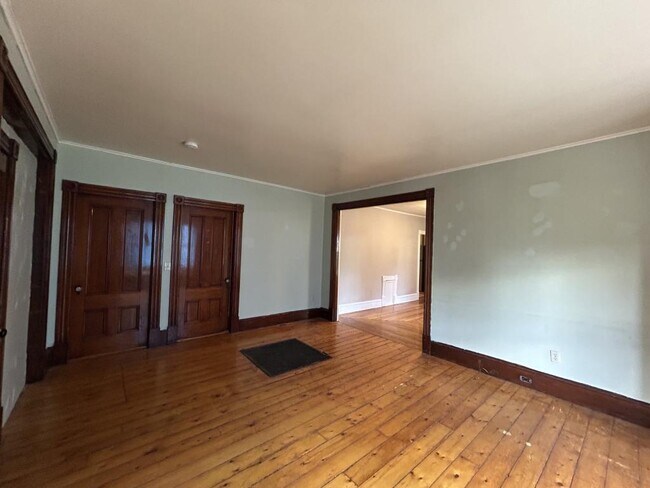 Building Photo - 14 Crombie St