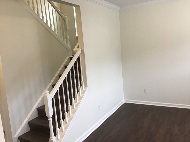 Building Photo - 233 Sandusky Ln