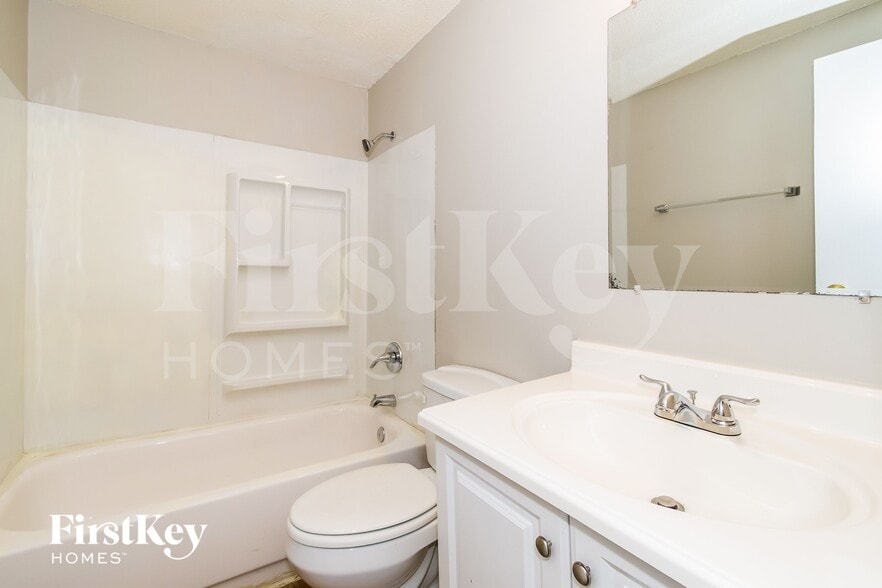 Building Photo - 1733 Mutz Dr