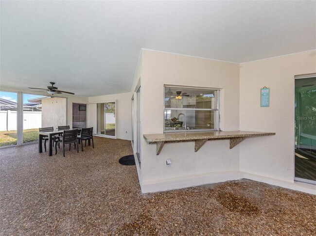 Building Photo - 1229 Lucaya Ave