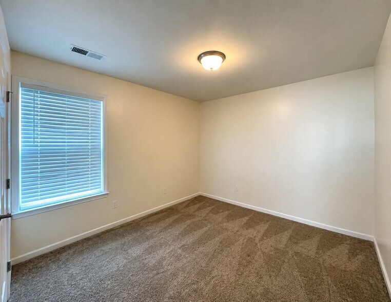 Building Photo - 351 Cardwell Ln