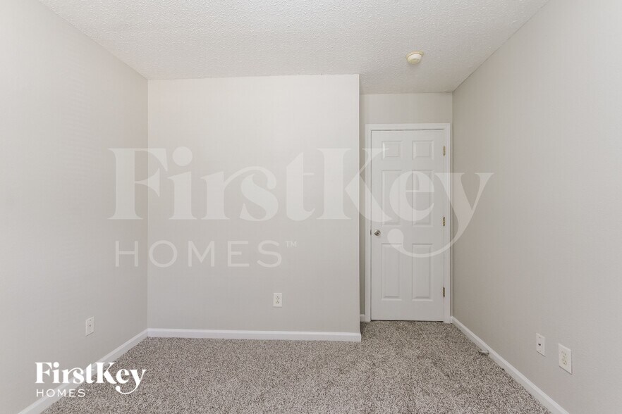 Building Photo - 1673 Blue Lake Dr