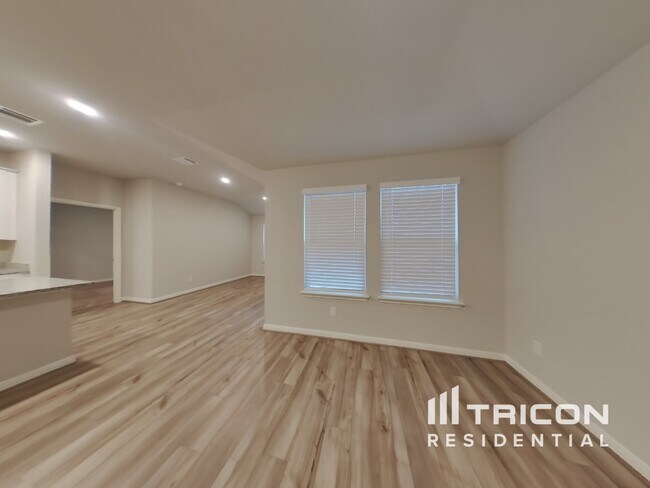 Building Photo - 13530 Paxton Blvd
