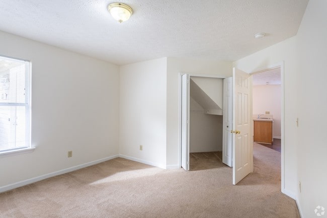 Building Photo - 4180 Pine Dr