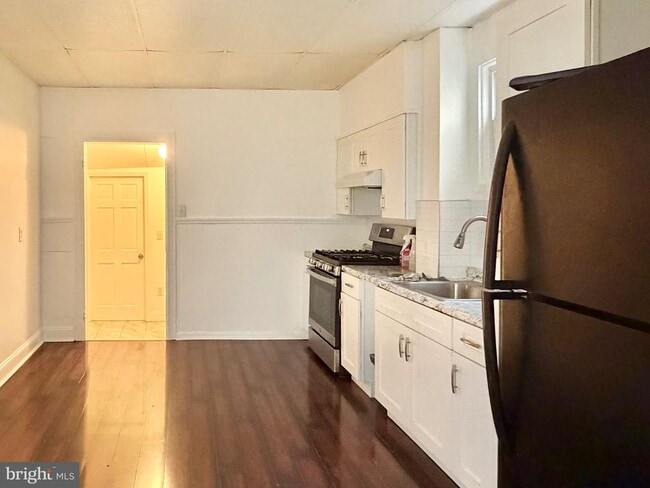 Building Photo - 122 Landing St