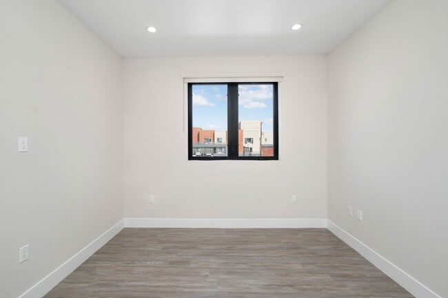 Building Photo - 5550 Bonner Ave