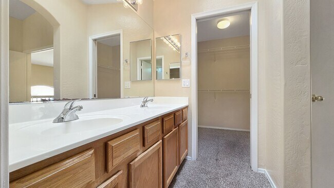 Building Photo - Gated community in Avondale with a communi...