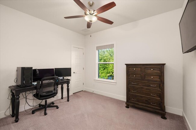 Building Photo - 625B Las Colinas Dr