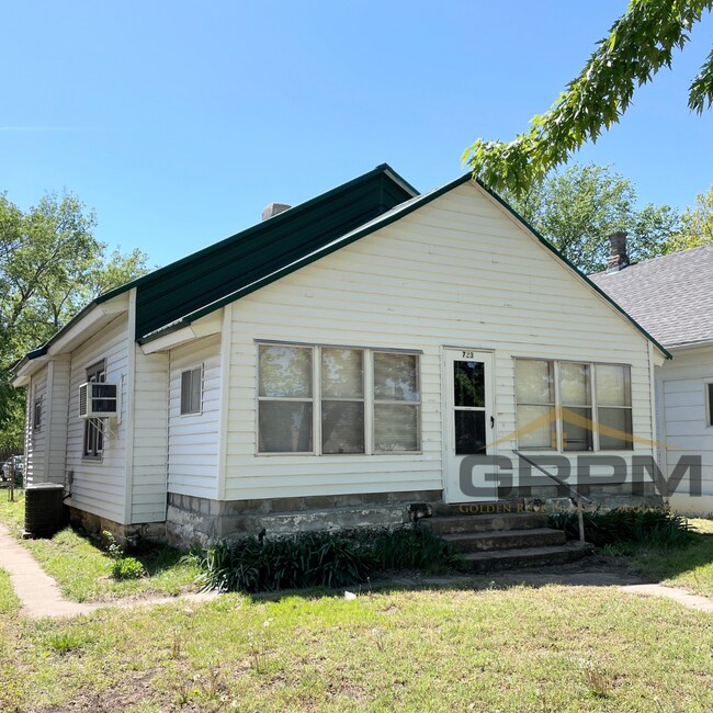Primary Photo - Bungalow 3 bedroom 1 bath home