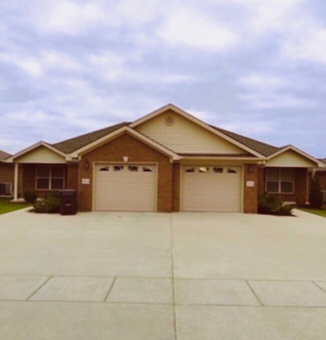 Building Photo - 123 W Main St