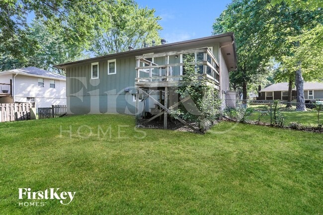 Building Photo - 1805 SW Speas Dr