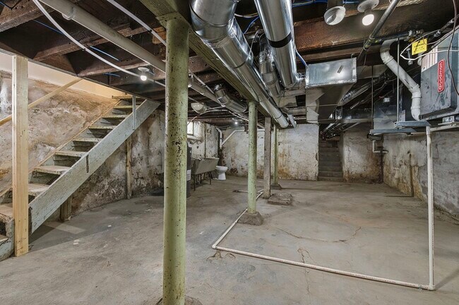 Building Photo - 4414 Whetsel Ave