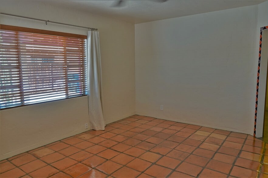 Building Photo - 3902 N Tyndall Ave