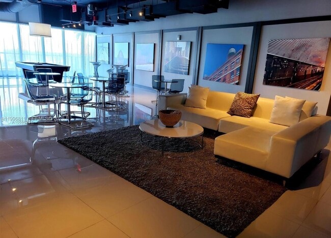 Building Photo - 601 NE 36th St