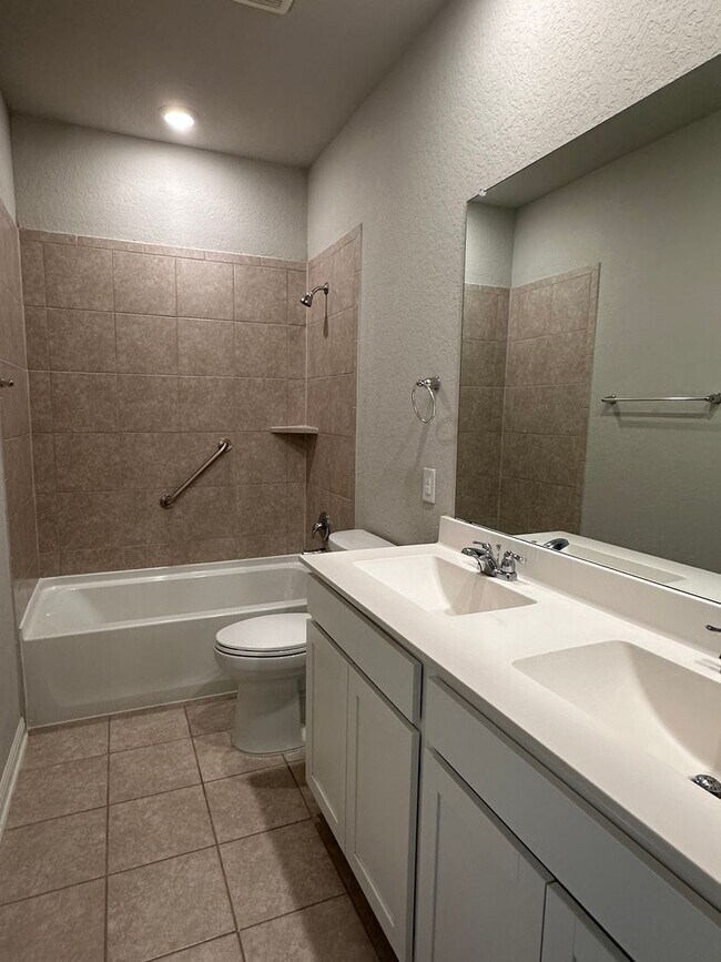 Building Photo - Beautiful 3bd/2ba in Meyers Landing Subdivision