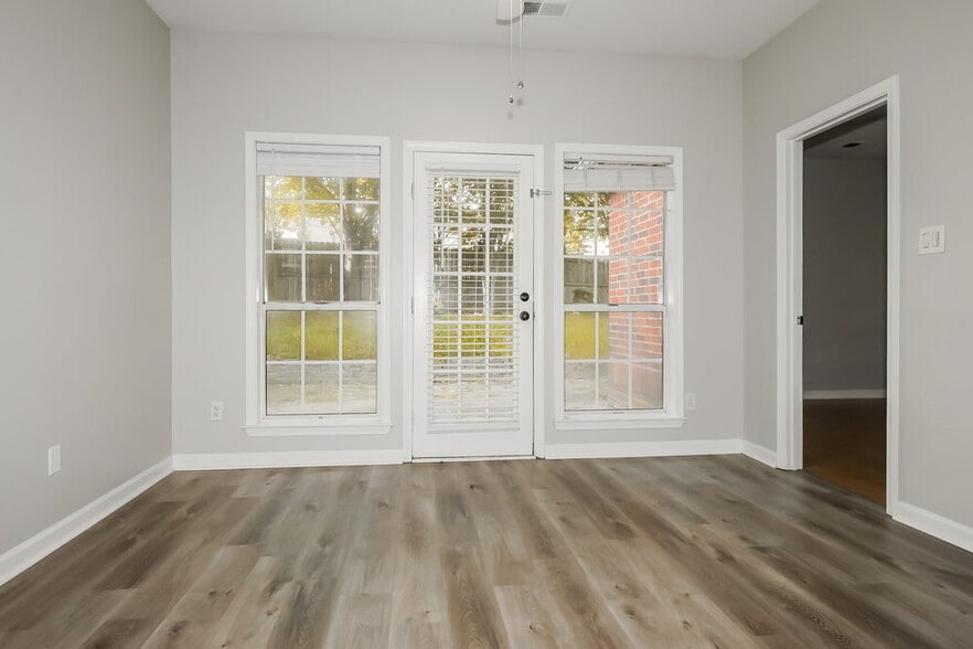 Building Photo - 8170 Timber Knoll Ln