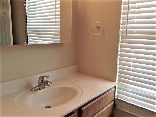 Building Photo - 1073 Ivoryhill Dr