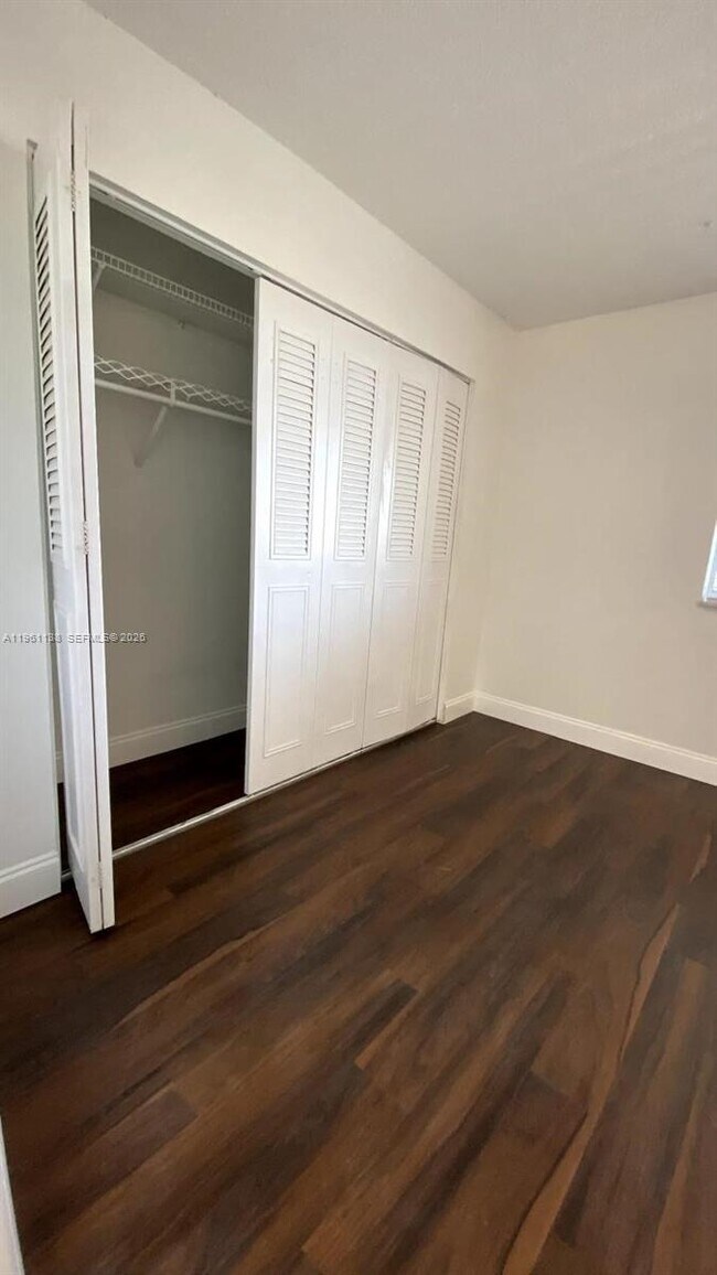 Building Photo - 2640 Garden Dr S