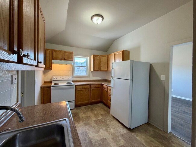 Building Photo - Bristol Borough-Three Bedroom Home Available Mid February