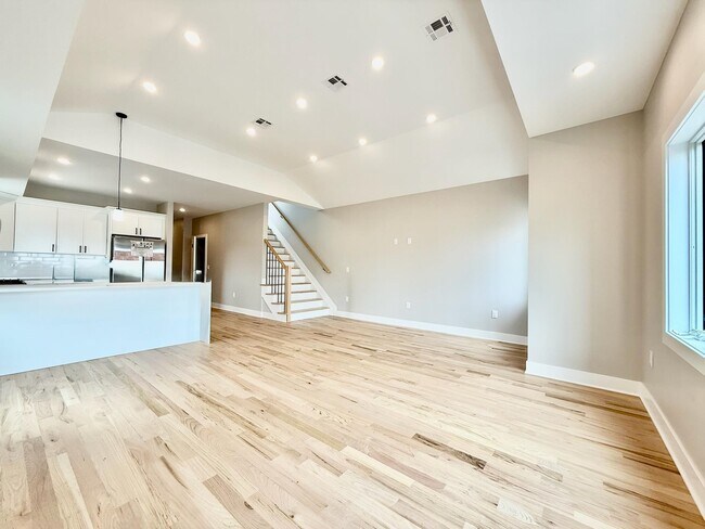 Building Photo - 12 Terhune Ave