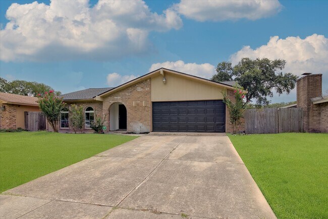 Building Photo - 15507 Sierra Valle Dr