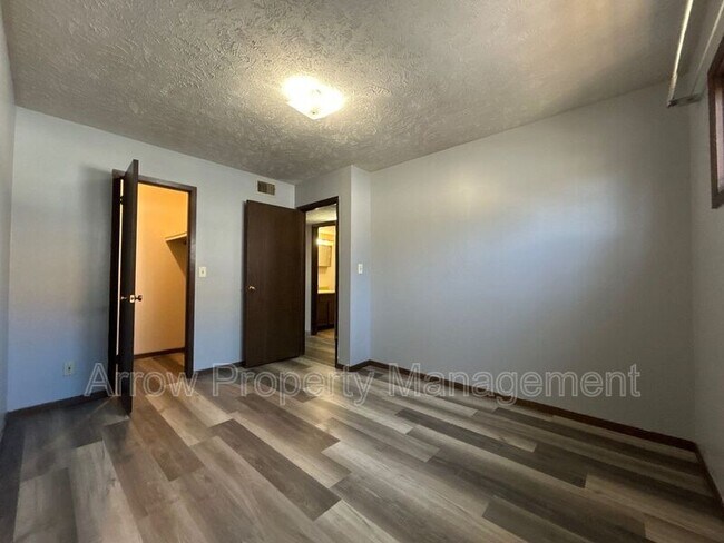 Building Photo - 1004 18th St