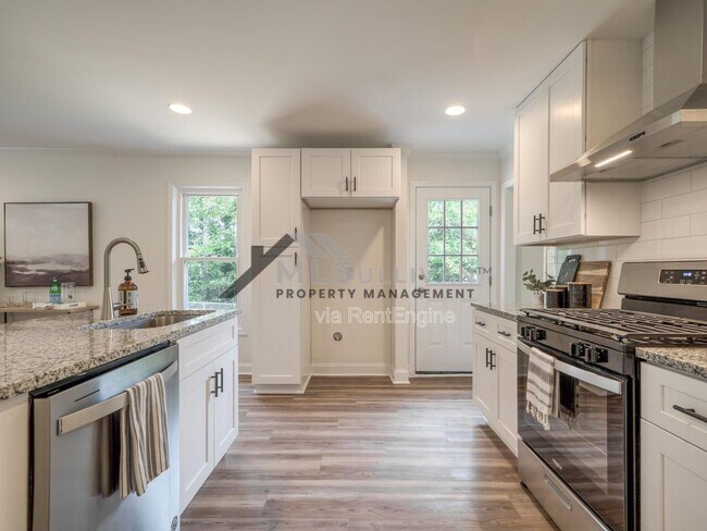 Building Photo - 1010 Cole St