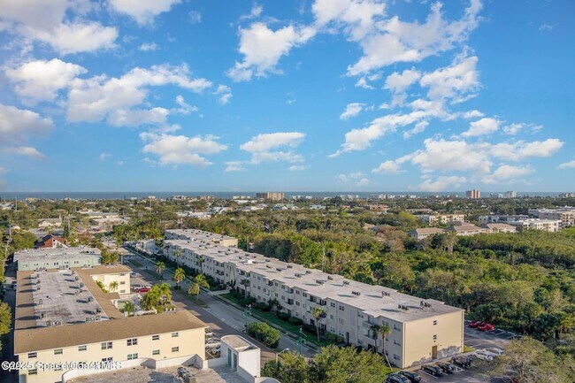 Building Photo - 223 Columbia Dr