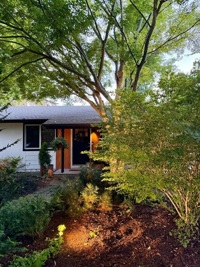 Building Photo - Beautifully landscaped Fall City gem  with a private backyard oasis!