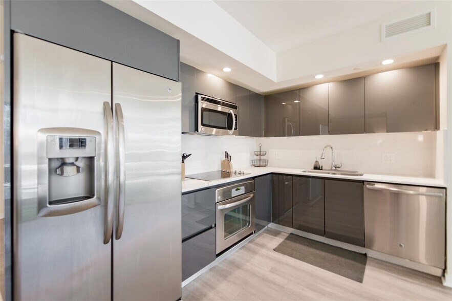 Building Photo - 31 SE 6th St