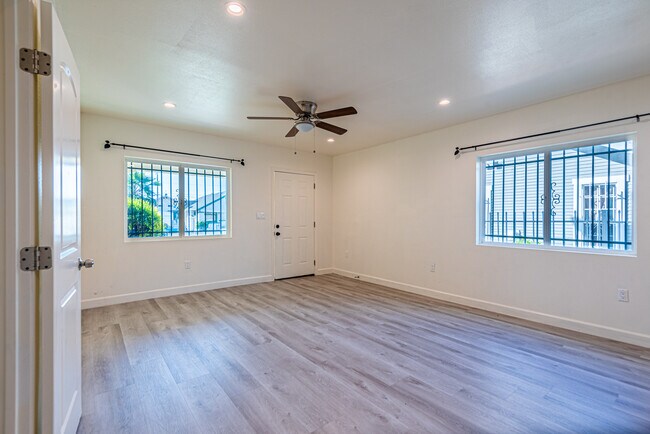 Building Photo - 603 W 49th St