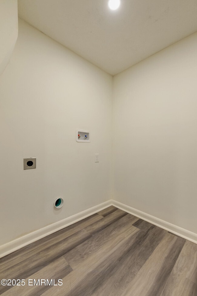 Building Photo - 1390 N Hills St