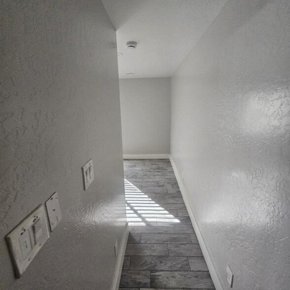 Building Photo - 7132 W Almeria Rd