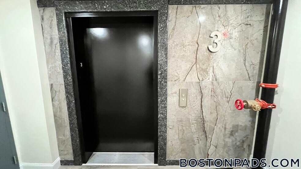 Building Photo - 1028 Commonwealth Ave