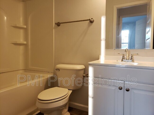 Building Photo - 632 East St